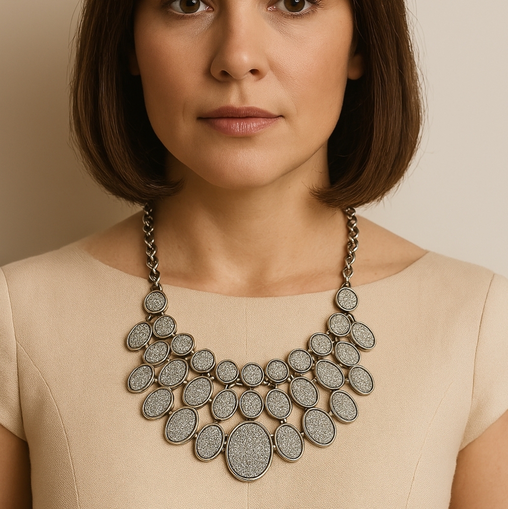 Bold Silver Glitter Round Oval Drop Necklace – 20-Inch Statement Women’s Jewelry